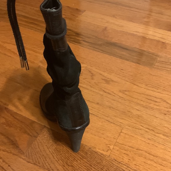 Michael Kors black leather and suede boots with gold hardware - Picture 4 of 6